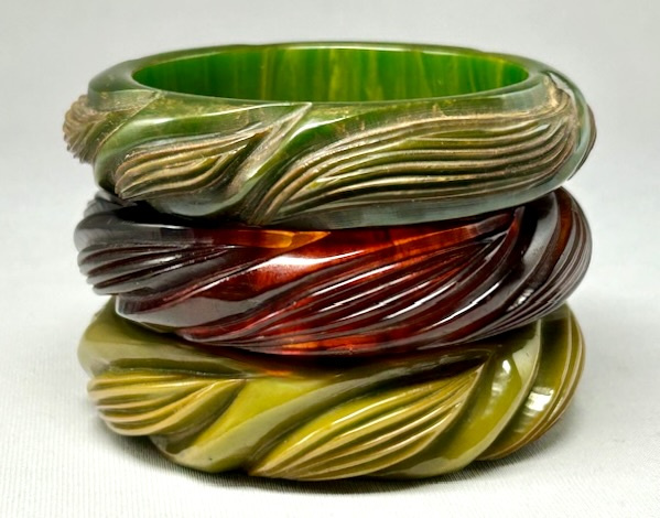 BB463 green & rooter leaf carved bakelite bangles